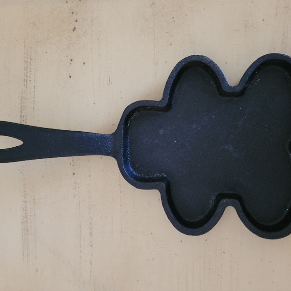 GINGERBREAD MAN CAST IRON Baking Pan/Skillet/Cookie Mold/Pancake - Picture 2 of 4
